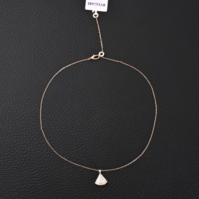 Bvlgari Diva Fan White Mother-of-Pearl Diamond Necklace view