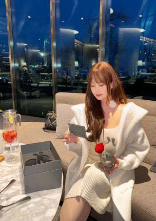 Eternal Rose Bunny Sweetheart Flower Figure - White with Red Rose view 6