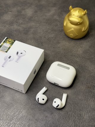 Apple AirPods 4 with Active Noise Cancellation - White view 4