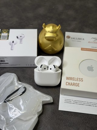 Apple AirPods 4 with Active Noise Cancellation - White view 8