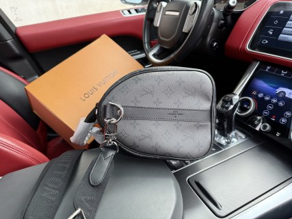 Louis Vuitton Keepall Bandoulière 35 Black Monogram Travel Bag view 7