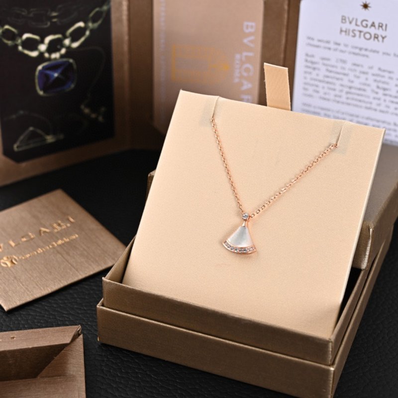 Bvlgari Diva Fan White Mother-of-Pearl Diamond Necklace