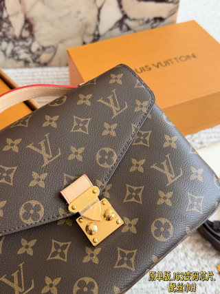 Louis Vuitton Monogram Messenger Bag 25cm view 2