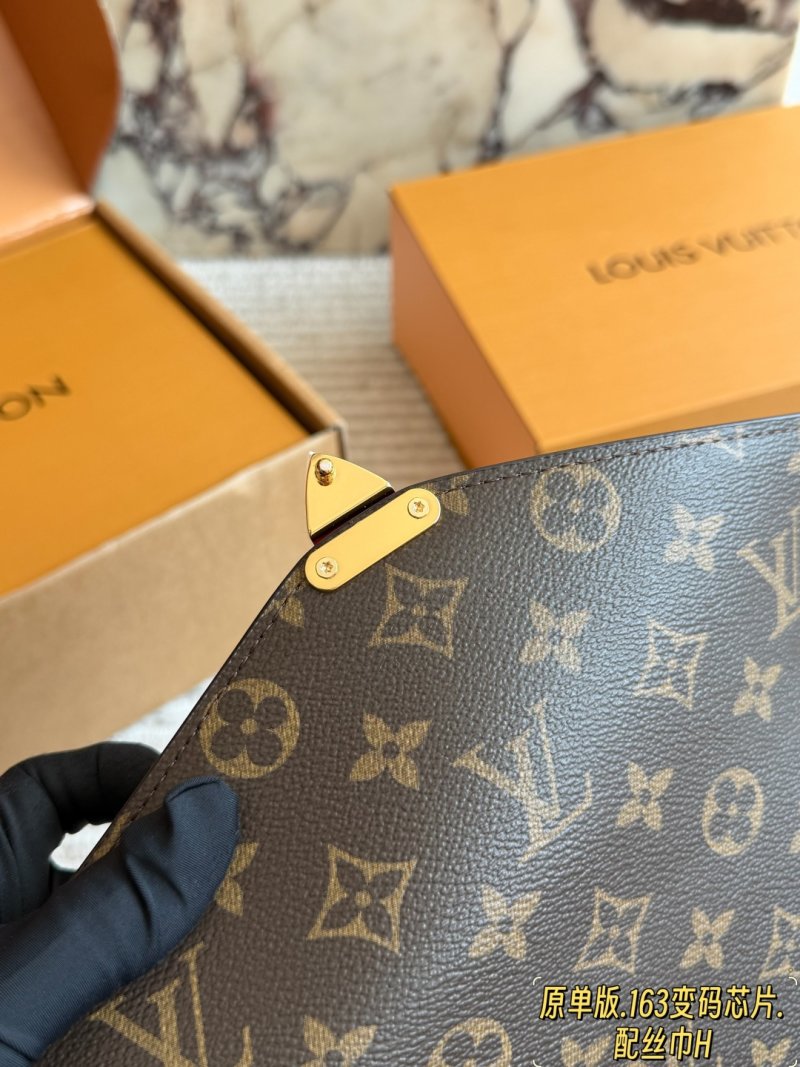 Louis Vuitton Monogram Messenger Bag 25cm view