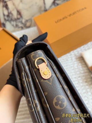 Louis Vuitton Monogram Messenger Bag 25cm view 8