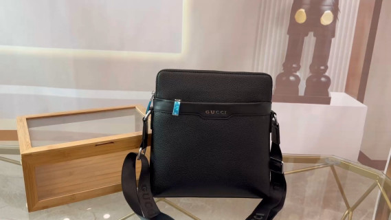 Gucci Black Leather Messenger Bag with Web Strap