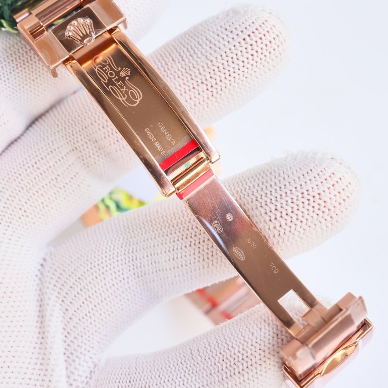 Rolex Daytona Chronograph Rose Gold view