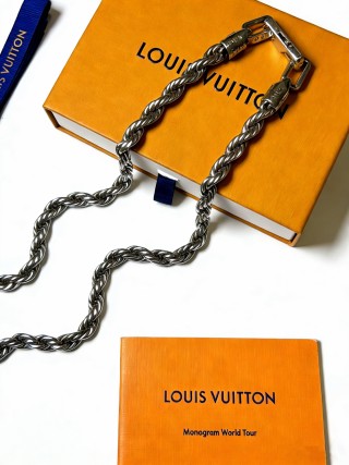 Louis Vuitton Silver Chain Necklace - Twisted Link Style view 4