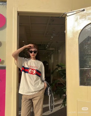Gucci Red & Blue Stripe Logo White T-Shirt view 9