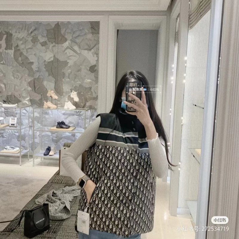 Dior Monogram Down Puffer Vest Black Beige view