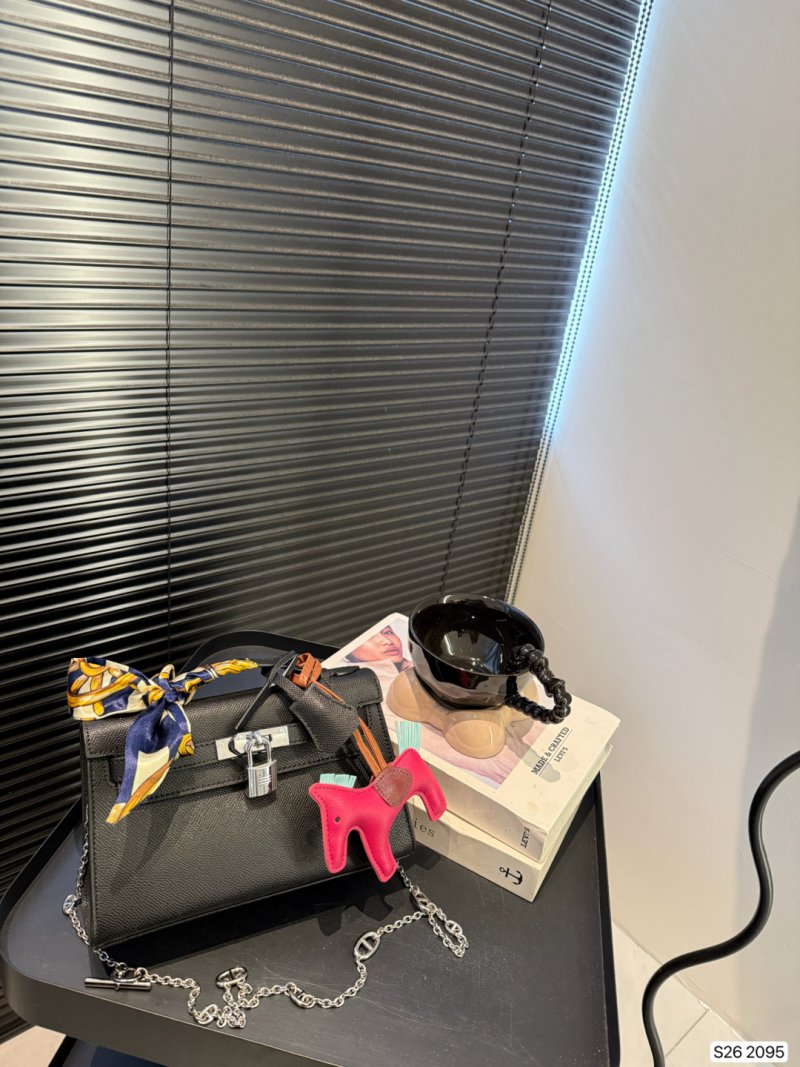 Hermès Kelly Bag 22 Black Leather UA Replica