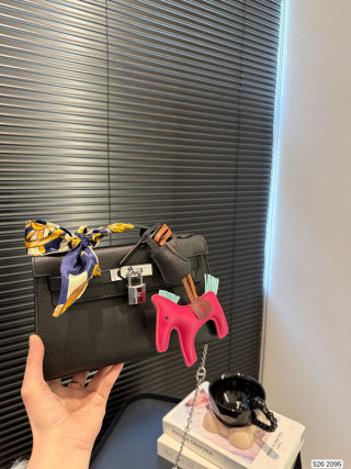Hermès Kelly Bag 22 Black Leather UA Replica view 2