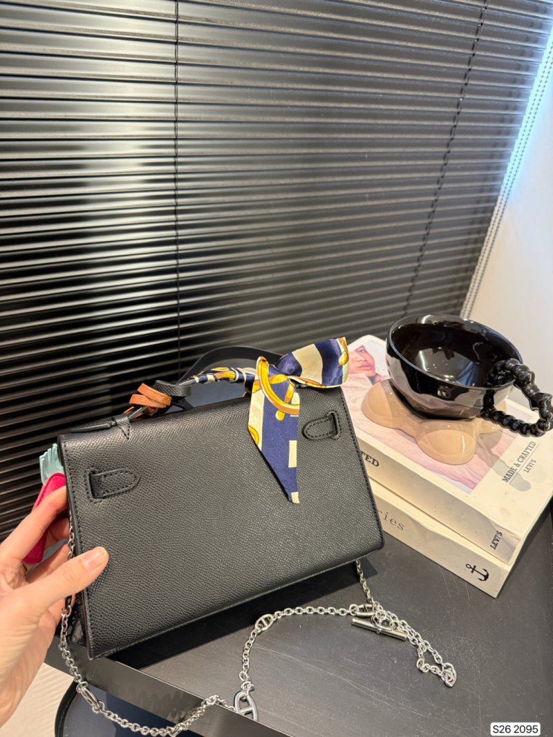 Hermès Kelly Bag 22 Black Leather UA Replica view