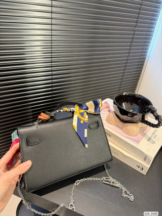 Hermès Kelly Bag 22 Black Leather UA Replica view 5