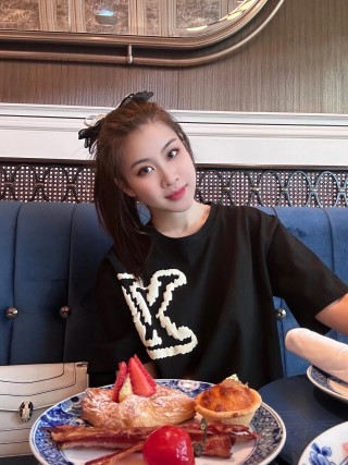 Louis Vuitton LV Logo Black T-Shirt
