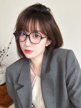 Chanel Square Frame Pearl-Accent Sunglasses – Blue Tint view 7