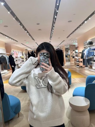 Louis Vuitton LV Logo Cream Wool Knit Sweater view 7