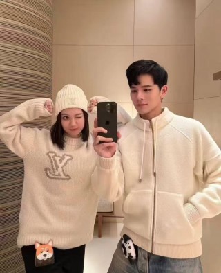 Louis Vuitton LV Logo Cream Wool Knit Sweater view 9