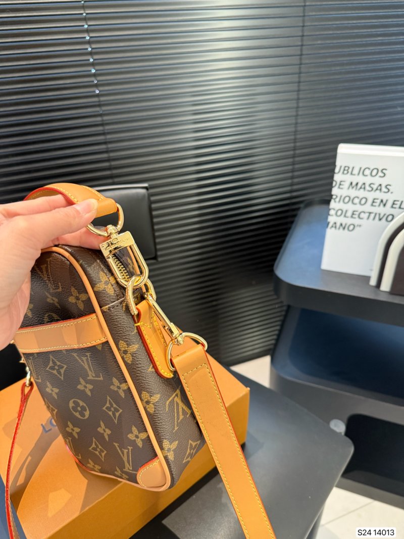Louis Vuitton Monogram Camera Bag Crossbody - Brown/Orange view