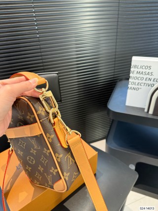 Louis Vuitton Monogram Camera Bag Crossbody - Brown/Orange view 4