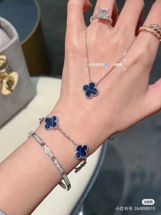 Van Cleef & Arpels Four-Leaf Clover Necklace – Navy Blue view 2