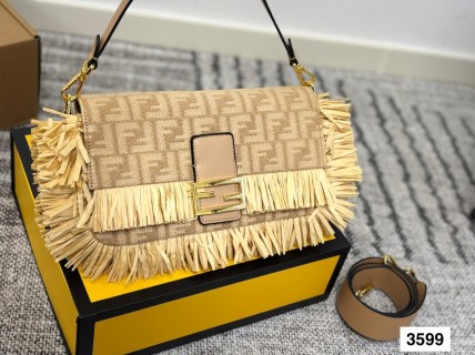 Fendi Raffia FF Woven Shoulder Bag - Natural