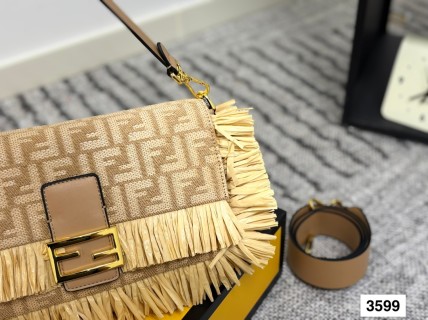 Fendi Raffia FF Woven Shoulder Bag - Natural view 2