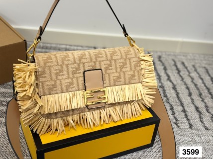 Fendi Raffia FF Woven Shoulder Bag - Natural view 4