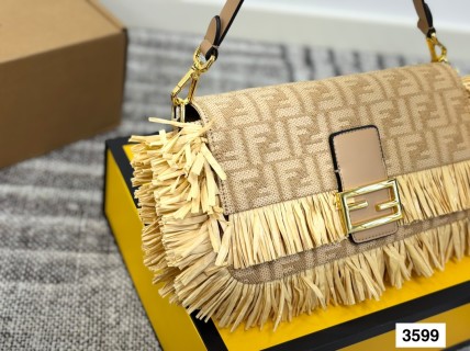 Fendi Raffia FF Woven Shoulder Bag - Natural view 5