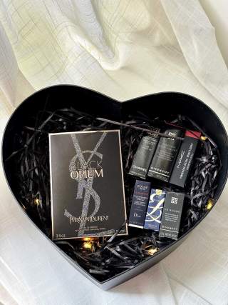 Black Opium Rose Heart Luxury Gift Set – Inspired Fragrance & Cosmetics Collection view 4