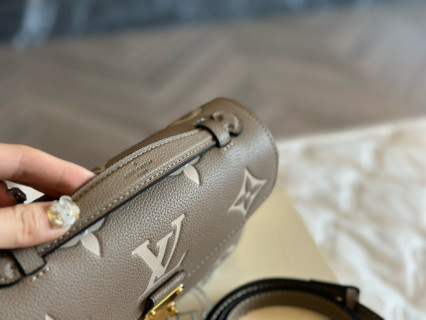 Louis Vuitton Metis Crossbody Bag – Elephant Grey view 2