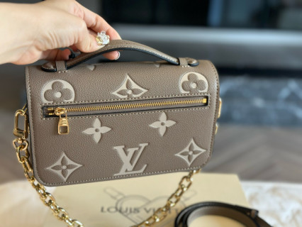 Louis Vuitton Metis Crossbody Bag – Elephant Grey view 4