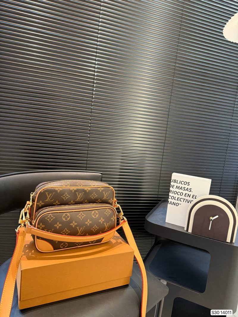 Louis Vuitton Monogram Camera Bag Brown view
