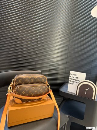 Louis Vuitton Monogram Camera Bag Brown view 2