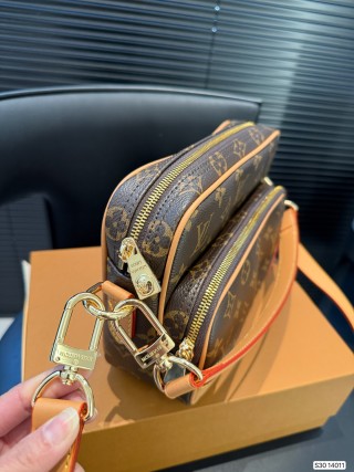 Louis Vuitton Monogram Camera Bag Brown view 6