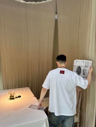 Gucci GG Logo Cream Short Sleeve T-Shirt view 7