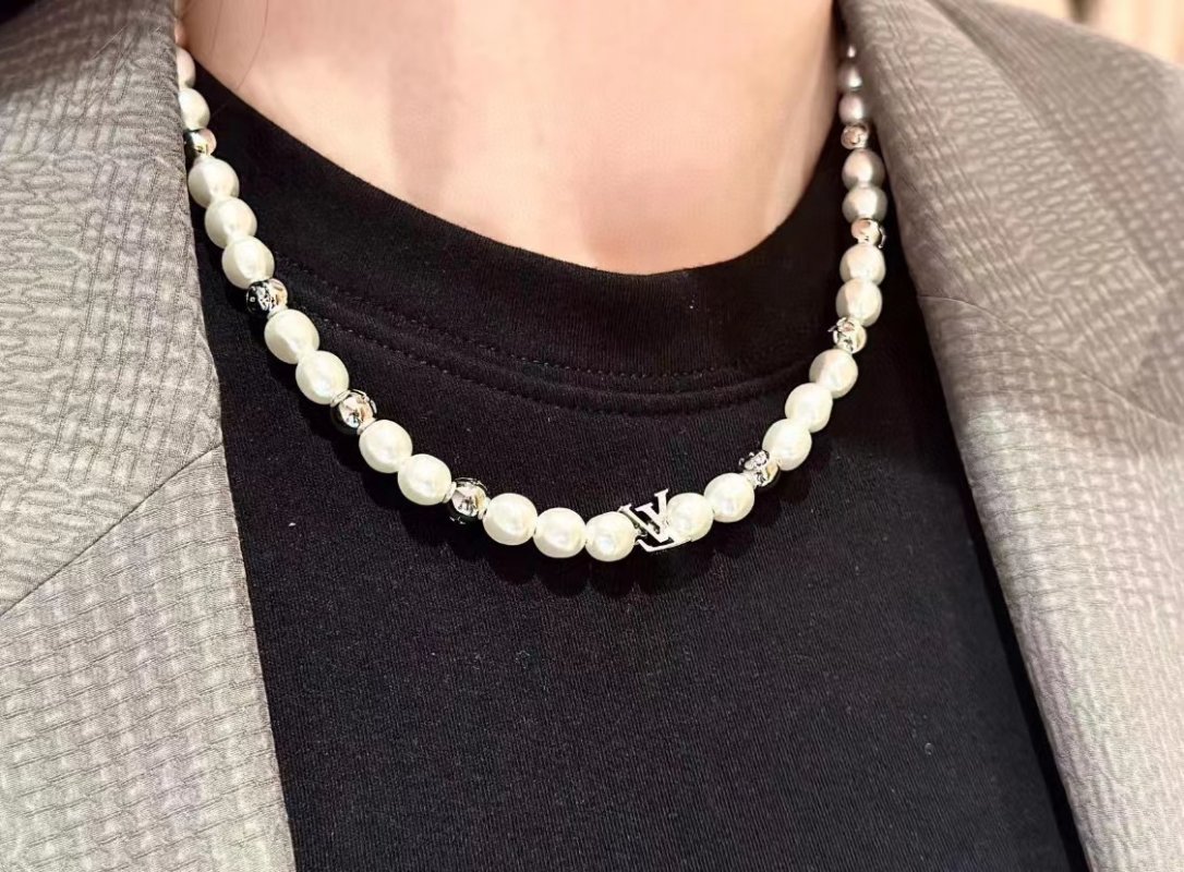 Louis Vuitton Monogram Pearls White Necklace