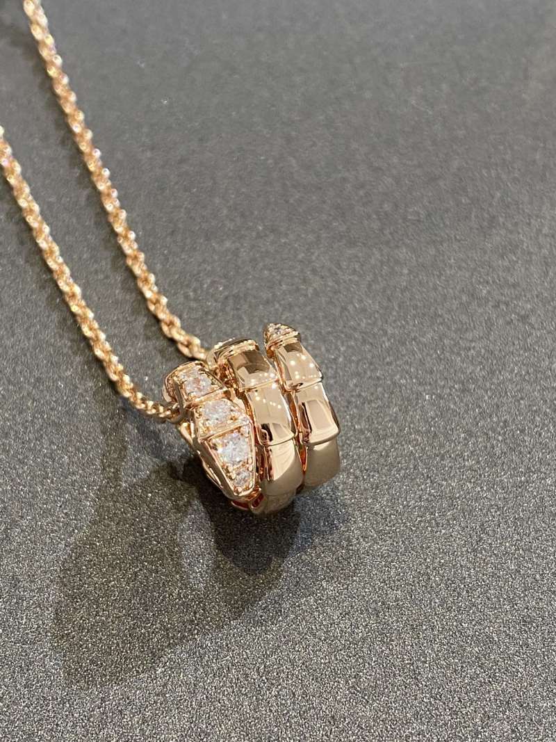 Bvlgari Serpenti Viper Gold Diamond Pendant Necklace