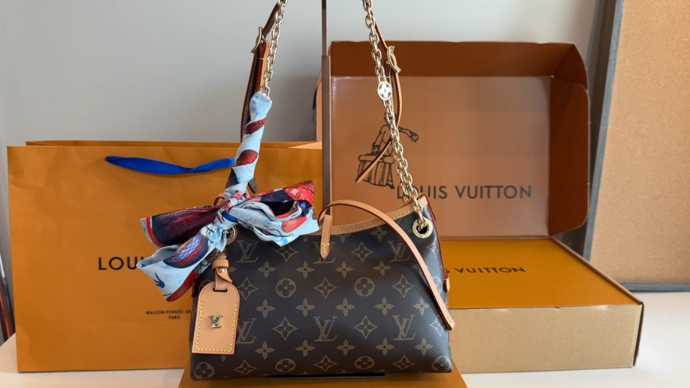 Louis Vuitton Monogram Shoulder Bag with Chain Strap