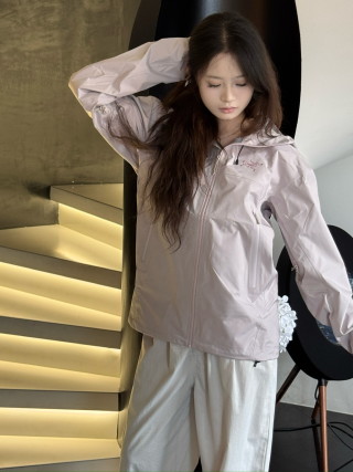 Arc'teryx Beta SL Lightweight Hooded Windbreaker Jacket - Misty Pink view 2