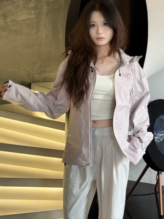 Arc'teryx Beta SL Lightweight Hooded Windbreaker Jacket - Misty Pink view 5