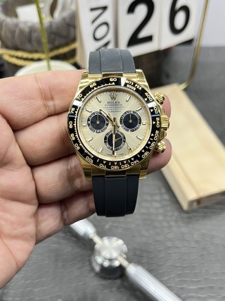 Rolex Daytona 40mm Gold Chronograph Watch
