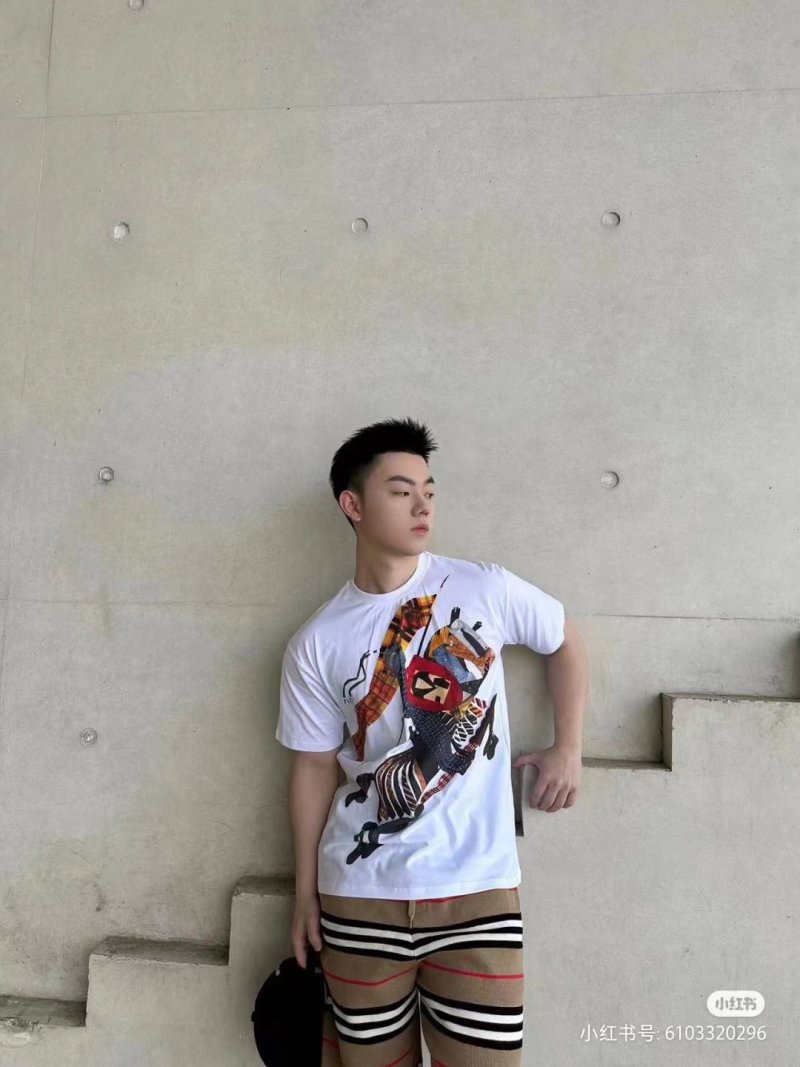 White Graphic Print Short Sleeve T-Shirt with Artistic Illustration