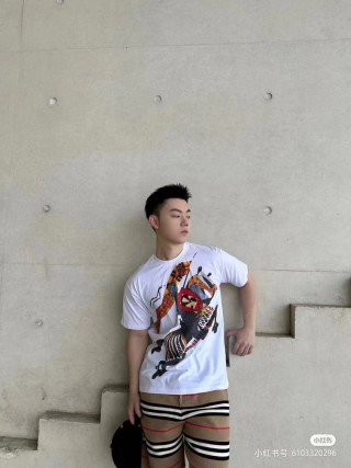 White Graphic Print Short Sleeve T-Shirt with Artistic Illustration