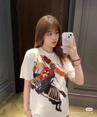 White Graphic Print Short Sleeve T-Shirt with Artistic Illustration view 2