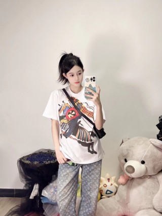 White Graphic Print Short Sleeve T-Shirt with Artistic Illustration view 6