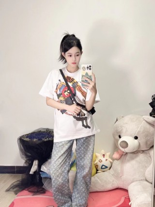 White Graphic Print Short Sleeve T-Shirt with Artistic Illustration view 7