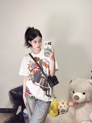 White Graphic Print Short Sleeve T-Shirt with Artistic Illustration view 8