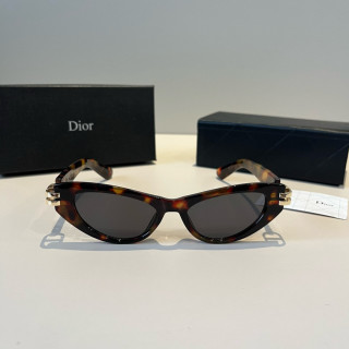 Dior CDior B2U Cat-Eye Sunglasses Tortoiseshell view 2