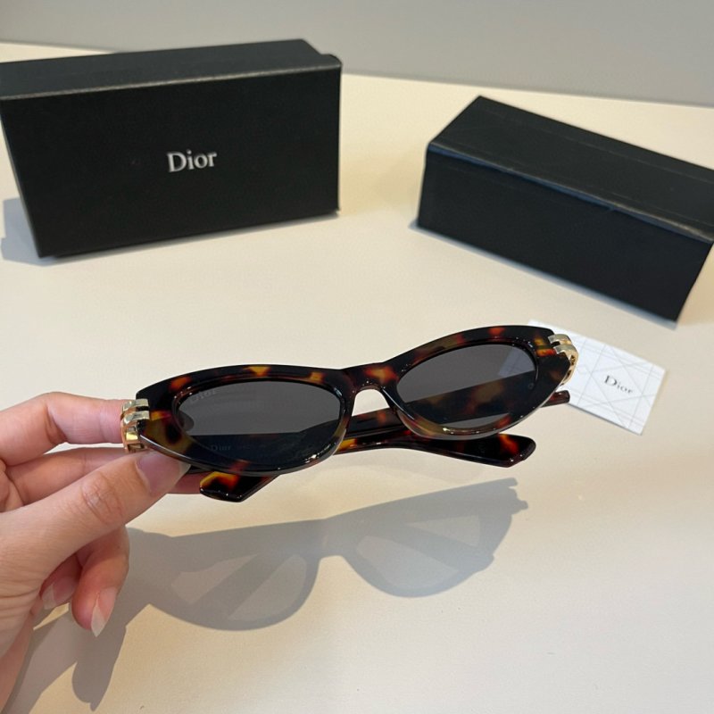 Dior CDior B2U Cat-Eye Sunglasses Tortoiseshell view